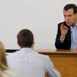 Медведев требует навести порядок в сфере грузовых перевозок