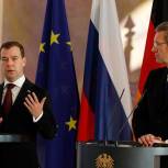 Медведев: Россия ценит позицию Германии относительно трагических периодов совместной истории 