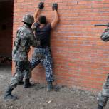 В Дагестане уничтожены два боевика, полицейский погиб, двое ранено