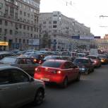 По выходным автолюбители Москвы смогут ездить по выделенной полосе - УГИБДД