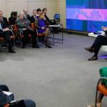Взаимодействие общества и власти обсудил Медведев с экспертами "Открытого правительства"