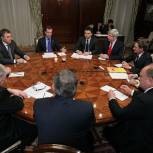 Медведев продолжит работу со всеми парламентскими партиями на посту премьер-министра