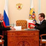 Медведев представил Путину предложения по составу правительства РФ