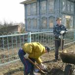 Единороссы Вологодского района в рамках «Эстафеты добрых дел» провели субботник и концерт