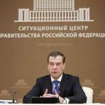 Медведев передал Сечину просьбы из регионов по поводу стоимости бензина