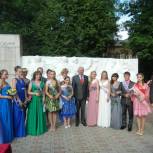 В Думиничах прошли выпускные вечера
