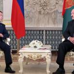 Медведев прибыл с рабочим визитом в Белоруссию