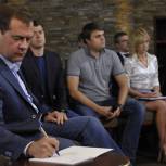 Видеокамеры следует использовать и на муниципальных выборах – Медведев