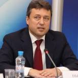 Выборный: Уважение к государственному флагу должно воспитываться с детства