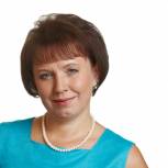 Вера Соколова: День Российского флага  - нужный и идеологический праздник