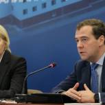 Медведев: Нужно заниматься максимальным упрощением визового режима с ЕС