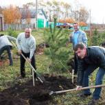 Азнакаевцы сажают деревья
