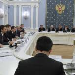 Медведев выстпупает против повышения налогов