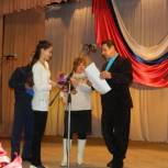 В День Конституции РФ юным оренбуржцам торжественно вручили паспорта
