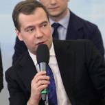 Медведев считает принятие закона о лоббизме преждевременным