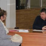 Геннадий Емельянов решает вопросы населения