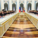 Медведев отметил работу предыдущего кабмина в кризисную пору
