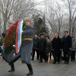 Президент посетил мемориальный комплекс на Мамаевом кургане