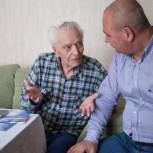 Депутат Игорь Морозов поздравил ветерана с 95-летием