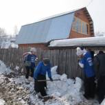 Команда «Снежной вахты» Академического округа помогла пенсионерке