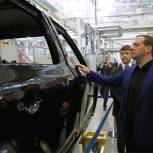 Правительство поддержит автомобильную отрасль – Медведев