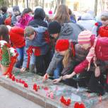 Возложение цветов к памятнику Юрию Гагарину