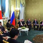 Россия готова строить газовые сети в Японии - Владимир Путин