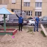 Молодогвардейцы провели мониторинг детских площадок