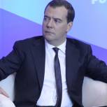 Правительство поможет регионам в строительстве сельских дорог - Медведев
