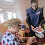 Пенсионерам и инвалидам Кожевниково приносят книги на дом