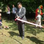Депутат Смоленского горсовета подарил детям спортивную площадку