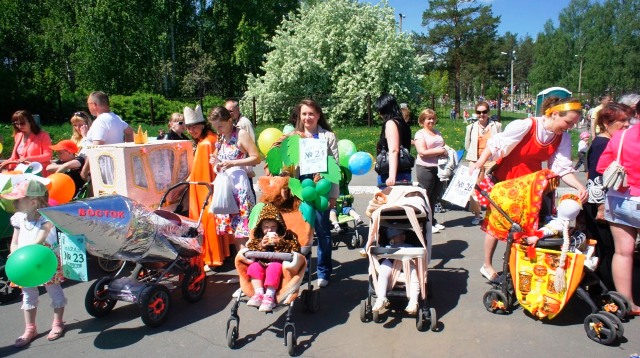 Парад колясок | Новости | Пресс-центр | Гродненский государственный медицинский университет