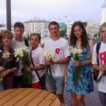 Акция «Молодой Гвардии» «Подари ромашку!» в Чебоксарах в День семьи, любви и верности