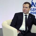 Медведев высоко оценил взаимодействие фракции "Единая Россия" с кабмином