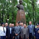 В Брянске почтили память знаменитого летчика 