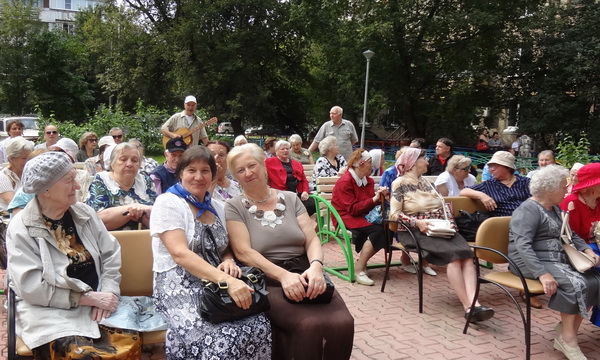 Погода в войковском районе. ЦСО Войковский. Ветеранский дворик.