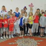 Праздник триколора устроила молодежь Великих Лук в детском доме 