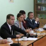 Медведев: нельзя ввести во всей стране единую зарплату для учителей