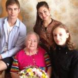 Активисты МГЕР поздравили с Днём знаний