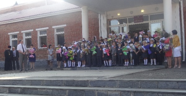 Единая Россия" в Родионово-Несветайском районе помогла семьям подготовиться в шк