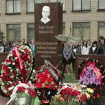 В Оренбуржье открыли памятник Герою России Антону Марченко