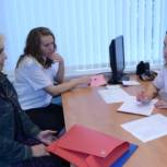 Прием граждан провели псковские приставы в общественной приемной 