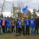 Партийцы Шарлыкского района поучаствовали в экологической акции «Сделаем вместе!»