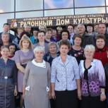 Партийцы районов области начали поздравлять учителей