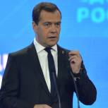 Программа материнского капитала будет продолжена - Медведев