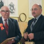 Замсекретаря поздравил юбиляра с 90-летием