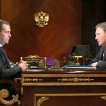 Медведев обсудил с Титовым финансовые проблемы малого бизнеса