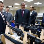 Медведев ознакомился с производством вооружения