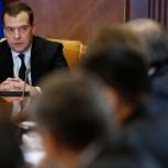 Медведев потребовал разобраться с долгами предприятий ЖКХ 