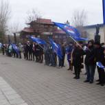 В Элисте отметили день рождения Партии митингом и концертом